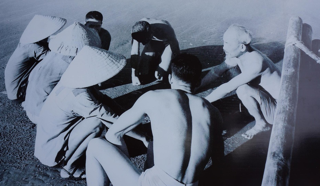 Trong buổi sáng kéo lưới với ngư dân Sầm Sơn, Bác nghe được bao điều sâu sắc, thật sự của người dân yêu nghề, bám biển.