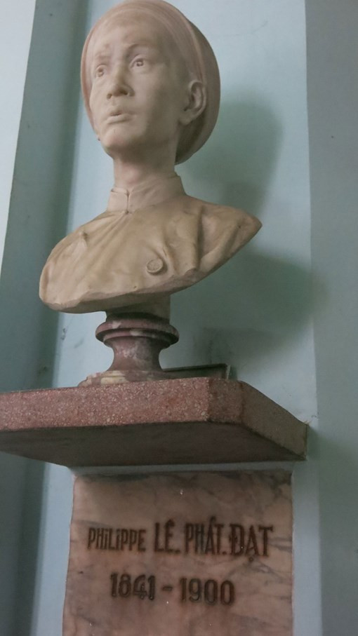 Cùng tìm hiểu về những người giàu nhất Việt Nam cuối thế kỷ 19, đầu thế kỷ 20. Theo sách "Sài Gòn năm xưa", ông Lê Phát Đạt được sử sách ghi nhận là người giàu nhất Việt Nam trong thế kỷ 19. Dân gian bấy giờ vẫn có câu: “Nhất Sỹ, Nhì Phương, Tam Xường, Tứ Định” để chỉ 4 người giàu nhất Việt Nam lúc bấy giờ. Trong đó, Nhất Sỹ chính là Huyện Sỹ - Lê Phát Đạt.