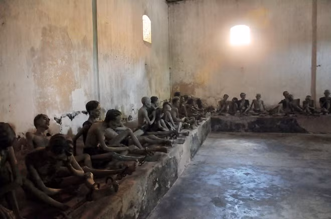 Sau nhiều lần bị tra tấn dã man, Nguyễn Văn Thương bị đi đày tại nhà tù Côn Đảo (mẹ ông cũng bị tù và hy sinh ở đây). Tại Côn Đảo, ông tiếp tục tham gia trong cấp ủy nhà tù.