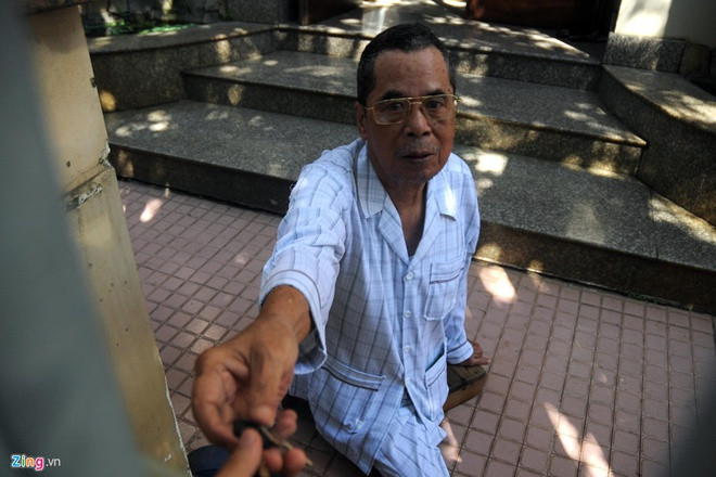 Từ năm 1959, ông Nguyễn Văn Thương được giao nhiệm vụ giao liên tình báo ở khu vực Bắc Sài Gòn. Ông đã vượt qua khó khăn, gian khổ và nguy hiểm, thực hiện hàng nghìn lần chuyển nhận chỉ thị, tài liệu và đưa đón hàng trăm cán bộ từ ngoài căn cứ vào Sài Gòn và từ Sài Gòn ra căn cứ an toàn.