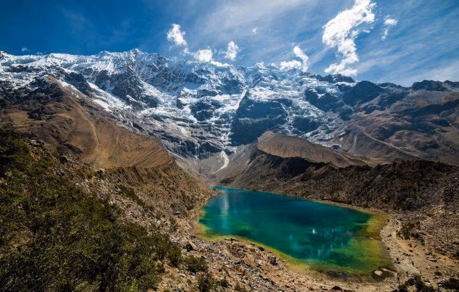 Thủ đô Lima của Peru có đồng bằng ở ven biển phía Tây, dãy Andes cao và gồ ghề ở miền Trung, vùng rừng rậm thuộc vùng đất trũng của lưu vực sông Amazon ở phía Đông.