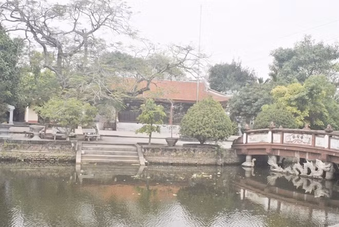 Vua Hán nghe tin Hàn Thiên Thu bị giết, sai Phục ba tướng quân Lộ Bác Đức đem quân trả thù. Do chênh lệch lực lượng, cuối cùng, thừa tướng Lữ Gia thất bại, ông bị bắt và bị giết chết.
