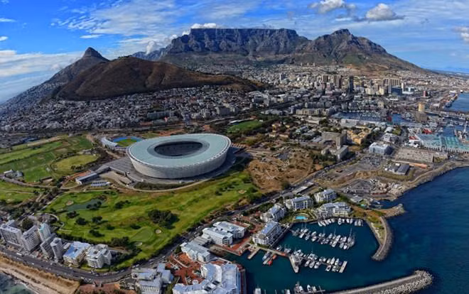 Nam Phi có tới 3 thủ đô, bao gồm: Thủ đô hành chính Pretoria; thủ đô lập pháp Cape Town; thủ đô tư pháp Bloemfontein.