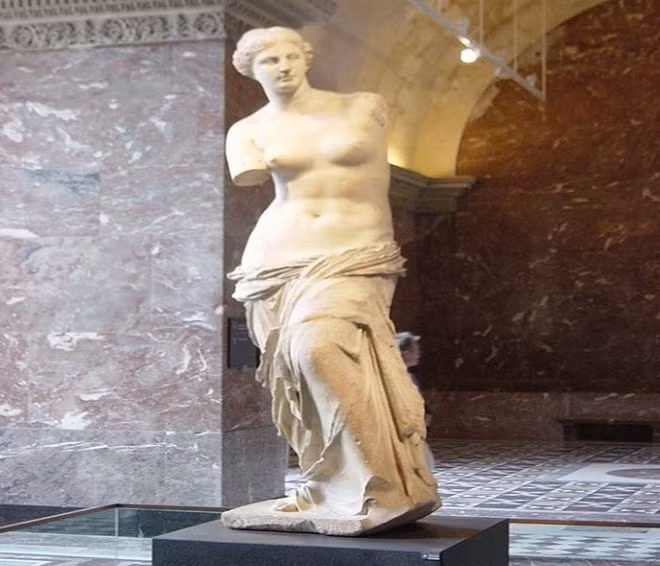 Sau khi cùng người nông dân tìm ra bức tượng, Voutier báo với cấp trên. Người Pháp đã mua lại tác phẩm nghệ thuật này với một khoản tiền nhỏ. Đến năm 1821, bức tượng được đưa đến Pháp dâng cho vua Louis XVIII.