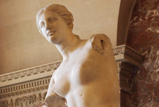 Tượng thần Vệ Nữ Milo được tìm thấy năm 1820 trên đảo Melos (Milos) ở biển Aegea (Hy Lạp), bởi người nông dân sống trên đảo cùng một viên sĩ quan người Pháp có tên Olivier Voutier.