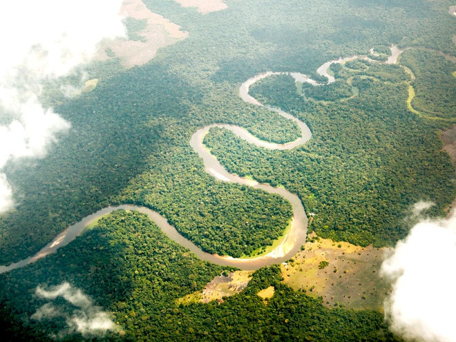 Sông Congo, nằm ở khu vực Trung Phi, là dòng sông sâu nhất thế giới. Nhiều đoạn của sông sâu hơn 220 m. Đây cũng là một trong những con sông có lưu lượng nước lớn nhất thế giới.