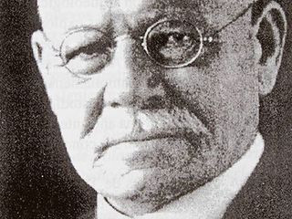 Max Uhle sinh ra ở Đức. Ông có nhiều nghiên cứu liên quan Peru gồm cả gốm Nazca nhưng không nghiên cứu về Nazca Lines.