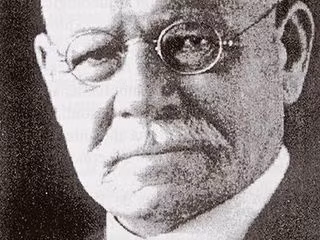 Max Uhle sinh ra ở Đức. Ông có nhiều nghiên cứu liên quan Peru gồm cả gốm Nazca nhưng không nghiên cứu về Nazca Lines.