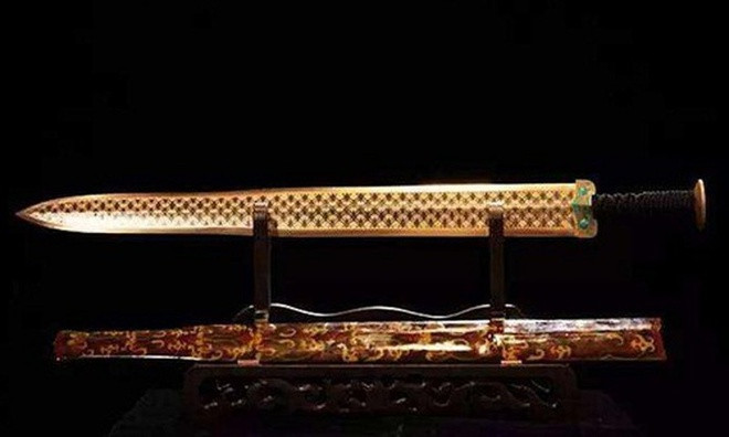 Cây kiếm này do sư tổ bảo kiếm Âu Dã Tử đúc. Việt Vương Câu Tiễn đã dùng khi mang quân đánh nước Ngô, buộc Ngô Vương phải tự vẫn.