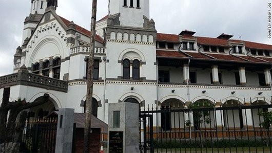 2. Tòa nhà Lawang Sewu, Indonesia: Trước cửa tòa nhà này từng xảy ra cuộc đụng độ đẫm máu giữa quân đội Nhật Bản và quân đội Indonesia. Người ta đồn đại rằng tầng hầm của nó từng là nơi giam giữ và tra tấn người dã man.