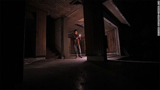 6. Ngôi nhà Yeongdeok, Hàn Quốc: Ngôi nhà này được đồn là nơi tự vẫn của một cô gái trẻ bị phụ tình. Không những thế, trên ngọn đồi mà ngôi nhà tọa lạc, người ta cho rằng đã có vô số xác binh lính Hàn Quốc được chôn trong Thế chiến thứ 2. Những câu chuyện được thêu dệt từ các hồn ma đã biến nơi đây thành một địa danh đáng sợ của xứ sở Kim chi. 