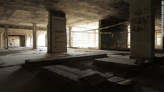 4. Bệnh viện Clark, Philippines: Bệnh viện Clark là một công trình của quân đội Mỹ. Năm 1991, khi núi lửa Pinatubo phun trào, không quân Mỹ đã dời căn cứ vào đây. Vô số binh lính Mỹ đã tử nạn và người ta cho rằng hồn ma của họ vẫn còn vất vưởng trong bệnh viện.