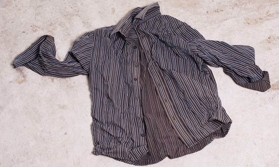 Chiếc áo của Daniel: Vào năm 1787, một người lính có tên Jabez Spicer ở Layden, Massachusetts đã lãnh hai viên đạn và qua đời. Tuy nhiên, điều trùng hợp rợn tóc gáy là khi qua đời, Jabez đang mặc lại chiếc áo của người anh trai tên Daniel. Trước đó 3 năm, Daniel cũng bị bắn chết bởi 2 viên đạn. Và vị trí 2 viên đạn đã giết Daniel trên chiếc áo lại trùng khớp với 2 viên đạn giết chết người em trai Jabez sau này.