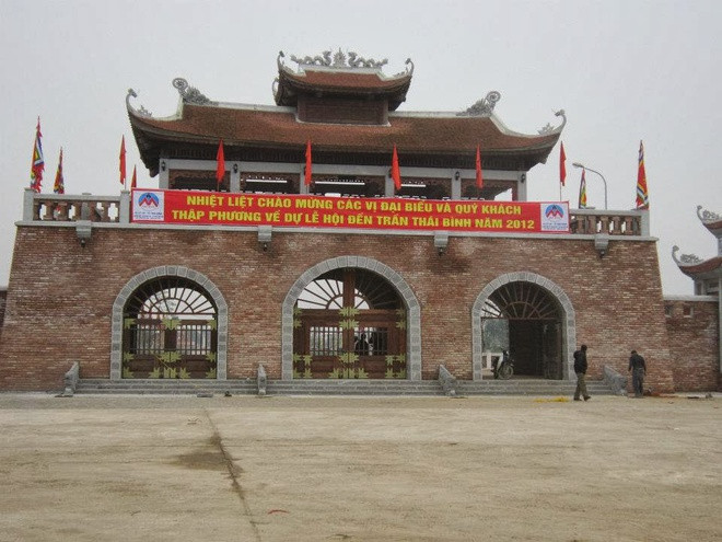 Thái Tổ của nhà Trần là Trần Thừa. Dù chưa bao giờ làm vua, chỉ giữ chức thái thượng hoàng, Trần Thừa (1184-1234) lại được con trai (Trần Thái Tông) suy tôn là Trần Thái Tổ.