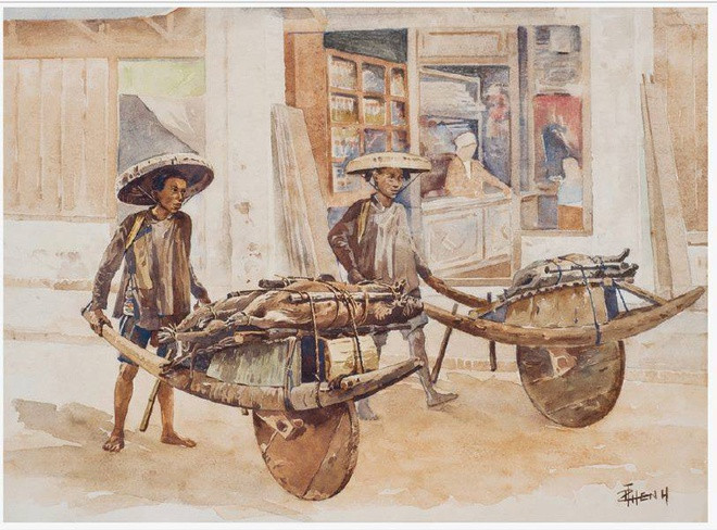 Những người đẩy xe cút kít với bánh gỗ chở những chú lợn đã bị trói gô lại; xe cút kít, hay xe tay bánh gỗ là một phương tiện vận chuyển cầm tay quen thuộc dạo xưa và đã có mặt trong nhiều bưu ảnh về Đông Dương thời Pháp thuộc.