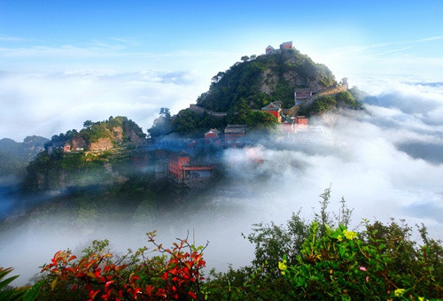 Ngọn núi này là vùng đất thánh của Đạo giáo Trung Quốc, nơi khai sinh Thái Cực quyền được cả thế giới biết đến.