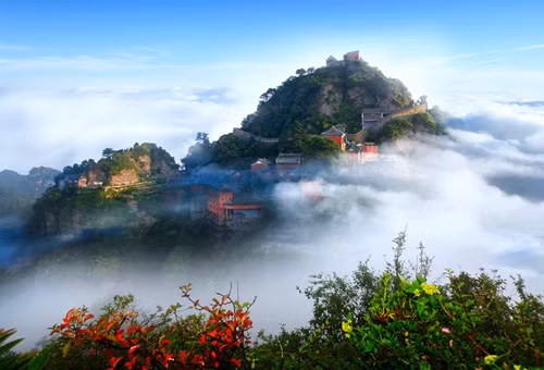 Ngọn núi này là vùng đất thánh của Đạo giáo Trung Quốc, nơi khai sinh Thái Cực quyền được cả thế giới biết đến.
