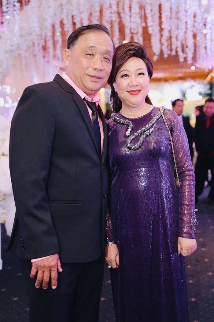 Bố mẹ Trấn Thành khi về già vẫn giữ được những nét đẹp thời trẻ.