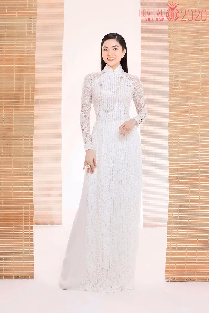 Bộ sưu tập áo dài lần này đều là những thiết kế đặc biệt đến từ NTK Phạm Sĩ Toàn và NTK Huỳnh Bảo Toàn.