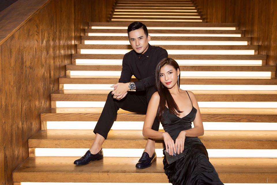 Thúy Diễm cũng hiểu rõ tính chất công việc của ông xã nên không nặng nhẹ chuyện anh phải diễn cảnh thân mật với bạn diễn.