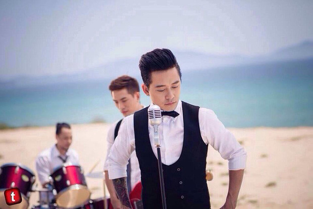 Sau khi Quả Dưa Hấu tan rã, tháng 2/2000, Tuấn Hưng quyết định Nam tiến lập nghiệp. Nam ca sĩ nhan chóng gặt hái được thành công với những bản hit kéo dài suốt gần 2 thập niên như: Tìm lại bầu trời, Vũ điệu thần tiên, Tình yêu lung linh, Cầu vồng khuyết, Nắm lấy tay anh...