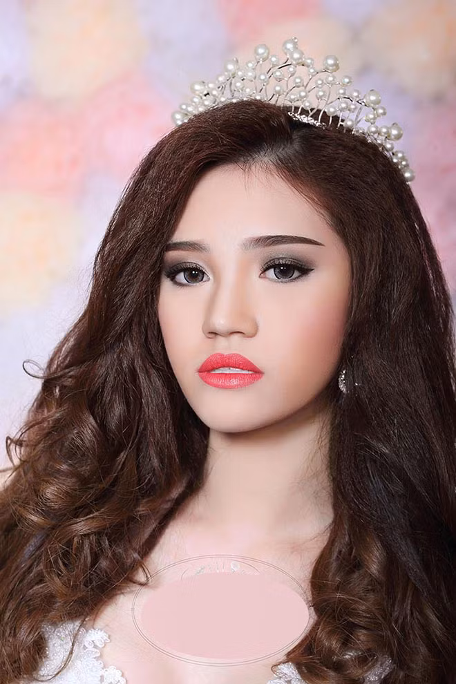 Sau khi có danh vị, Hoa hậu thế giới người Việt tại Australia trở về Việt Nam và gia nhập làng giải trí.