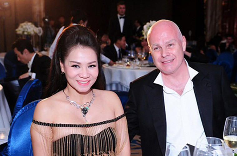 Năm 2016, vợ chồng Otto - ca sĩ Thu Minh từng dính vào vụ tranh chấp mua căn hộ penthouse tại dự án Léman Luxury Apartment (đường Nguyễn Đình Chiểu, P.6, Q.3) của công ty cổ phần C.T Phương Nam.