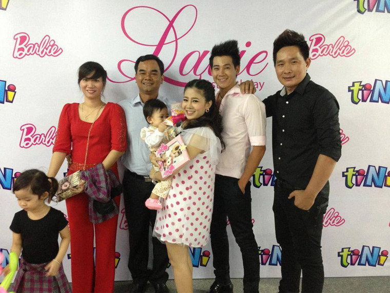 Mặc dù vậy, khi biết Mai Phương có bầu, Huy đã quay trở lại chăm sóc cho cô và đến lúc con gái thôi nôi, hai người mới chính thức đường ai nấy đi.