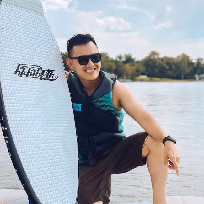 Là con trai của người nổi tiếng nhưng chưa bao giờ Thành Vinh muốn lấy danh tiếng của bố để đánh bóng cho bản thân, bởi anh là một người sống khép kín.