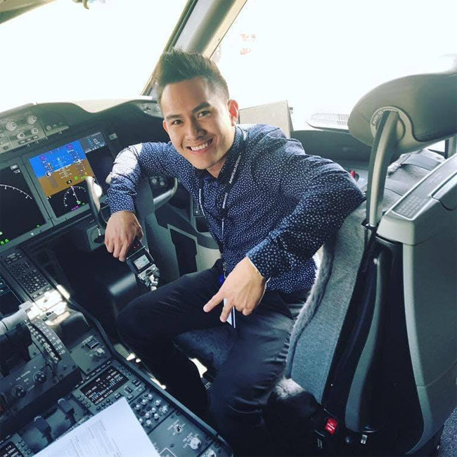 Võ Lê Thành Vinh, con trai ruột của danh hài Hoài Linh, là một kỹ sư hàng không của hãng American Airlines.