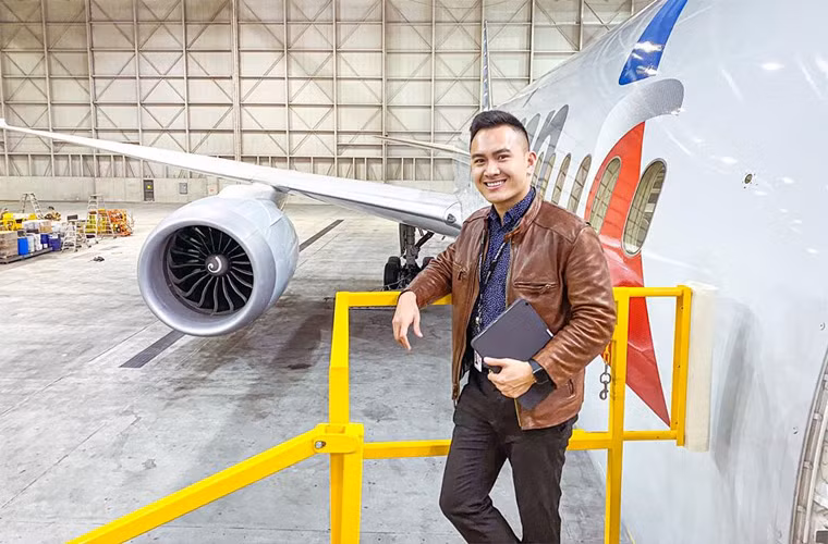 Từ nhỏ Võ Lê Thành Vinh đã có đam mê với máy bay và cố gắng học thật giỏi để học ngành kỹ sư hàng không.