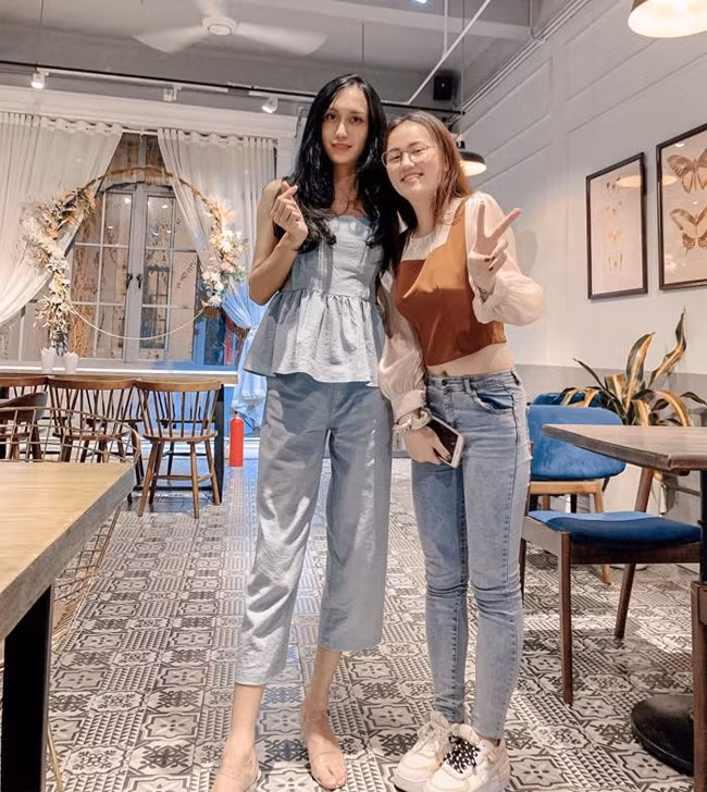 Nhiều người khen Lynk Lee sau khi chuyển giới nhìn cô ngoài đời xinh hơn trong ảnh.