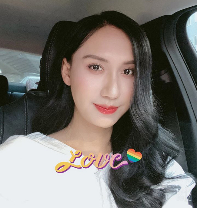 Mặc dù ngoại hình ngày càng ra dáng thiếu nữ nhưng Lynk Lee vẫn còn điểm chưa hài lòng đó là vùng yết hầu. Theo tiết lộ của nữ ca sĩ sắp tới cô sẽ sang Thái Lan để mài yết hầu.