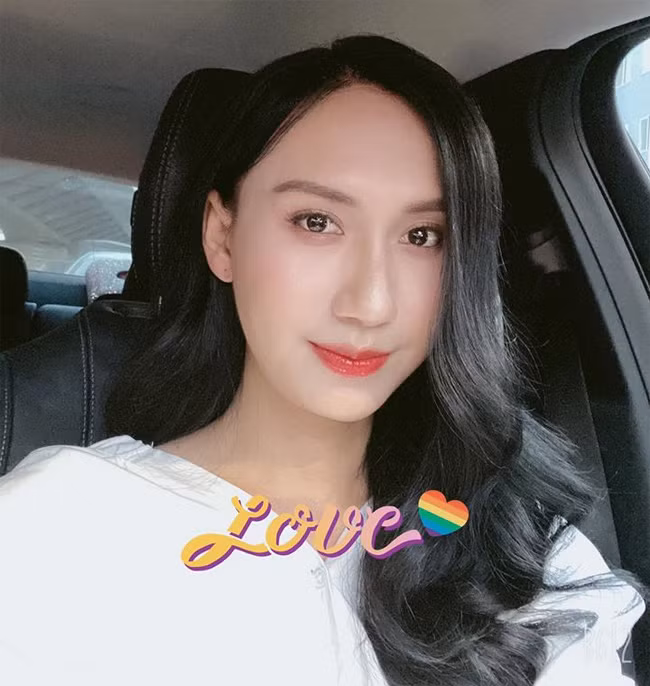 Mặc dù ngoại hình ngày càng ra dáng thiếu nữ nhưng Lynk Lee vẫn còn điểm chưa hài lòng đó là vùng yết hầu. Theo tiết lộ của nữ ca sĩ sắp tới cô sẽ sang Thái Lan để mài yết hầu.