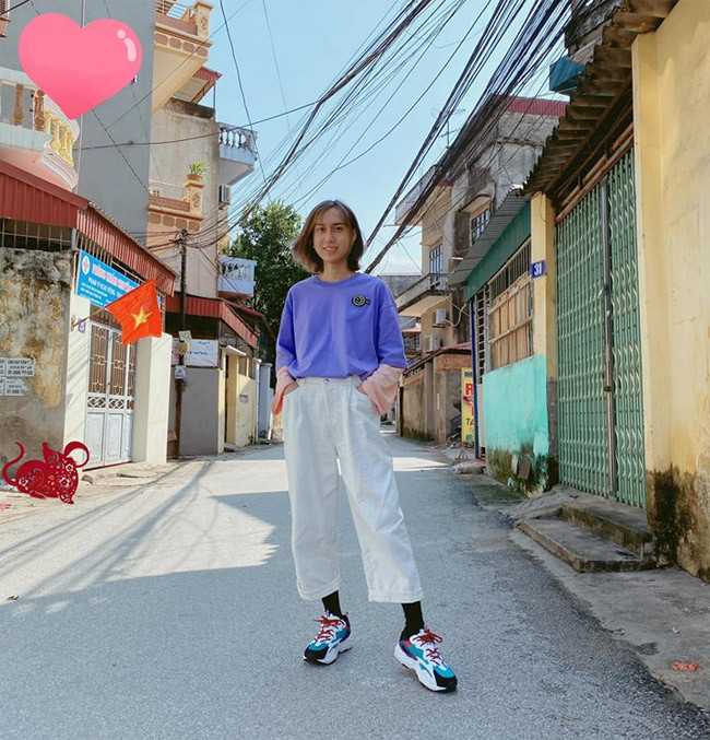 Ngoại hình của nữ ca sĩ phải mất một thời gian mới dần trở nên nữ tính như hiện nay.