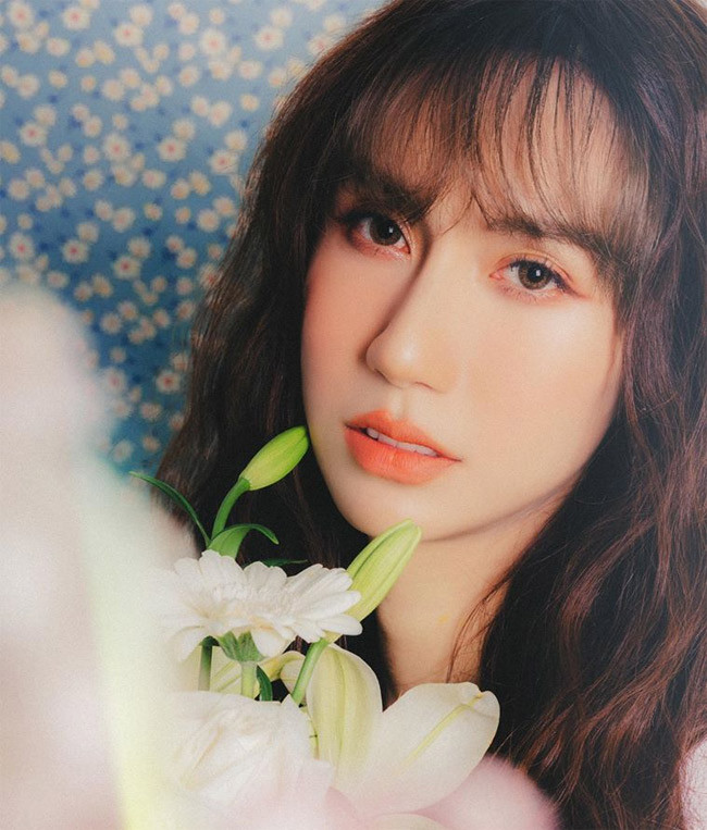 Hình ảnh của Lynk Lee thay đổi hàng ngày mỗi khi xem hình ảnh của cô trên Facebook cá nhân.