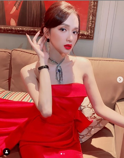 Kể từ khi đăng quang Hoa hậu Chuyển giới quốc tế 2018, Hương Giang dần "lột xác" ngoạn mục cả về phong thái lẫn cách ăn mặc.