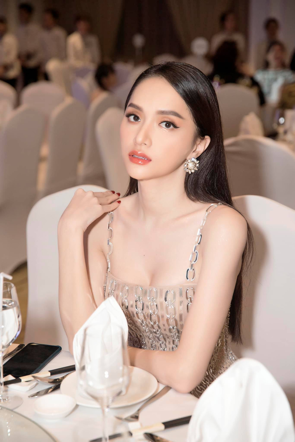 Người đẹp 9X sở hữu kho ảnh lookbook cùng thần thái hút hồn.