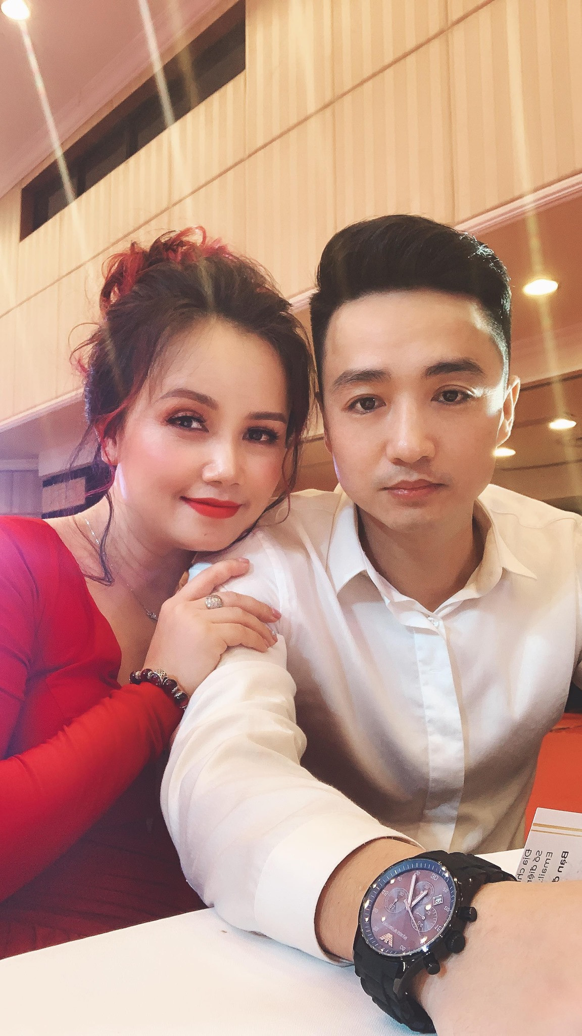  Diễn viên Hoàng Yến hiện đang tận hưởng cuộc sống hạnh phúc bên chồng thứ 4 kém tuổi và 3 cô con gái xinh xắn.