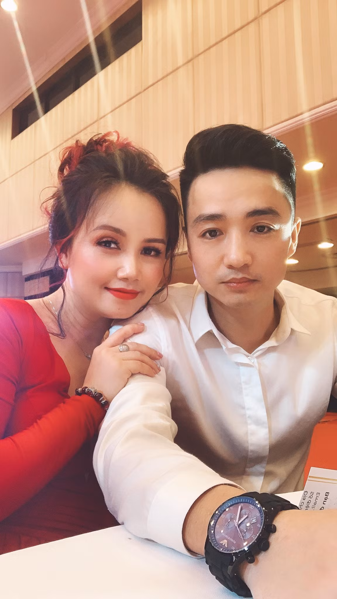 Hoang Yen U50 xinh the nao ma chong tre thu 4 ghen so mat?-Hinh-2