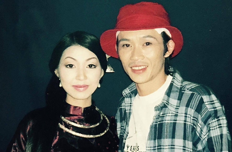 Dù biết mình là người thứ 3 nhưng Hà My vẫn kéo dài mối tình đó hai năm vì cô nghĩ đơn giản minh không lấy Hoài Linh, không sống chung với anh, không cản trở hạnh phúc của ai. Sau hai năm, Hoài Linh và Hà My chia tay và cô đi lấy chồng.