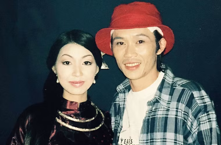 Dù biết mình là người thứ 3 nhưng Hà My vẫn kéo dài mối tình đó hai năm vì cô nghĩ đơn giản minh không lấy Hoài Linh, không sống chung với anh, không cản trở hạnh phúc của ai. Sau hai năm, Hoài Linh và Hà My chia tay và cô đi lấy chồng.