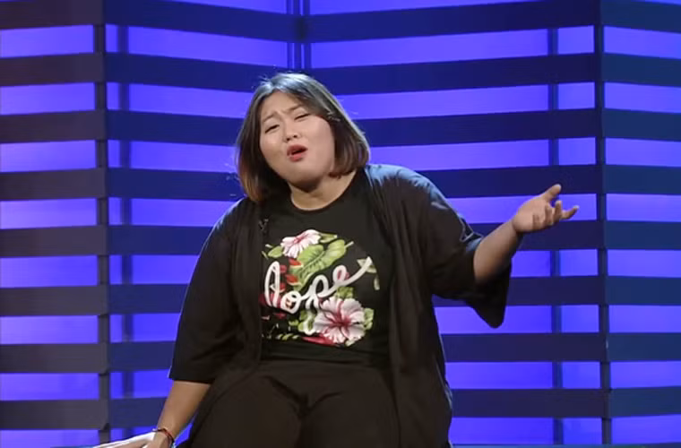 Sau khi thi Vietnam Idol năm 2010, Phương Anh không những không giảm được cân mà cứ thế tăng vù vù. Từ 75kg cô tăng lên 102kg.