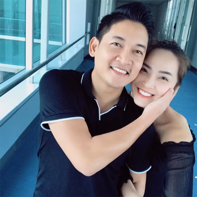 Trước đây, hai vợ chồng Hải Băng thường hay xung đột, nhưng dần dần cả hai đã biết tiết chế bản thân và giờ Thành Đạt lại rất nhường vợ.