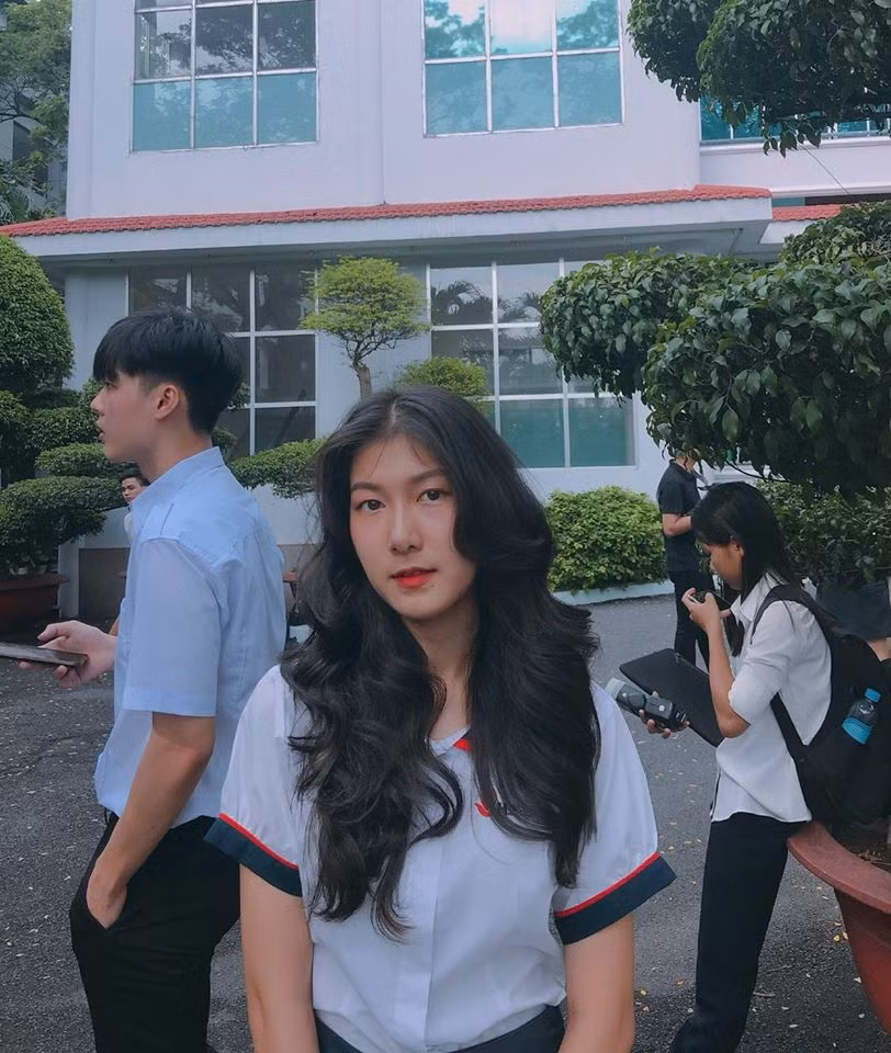 Gương mặt thanh thoát với sống mũi cao là điểm gây ấn tượng của thí sinh Hoa hậu Việt Nam 2020 này.