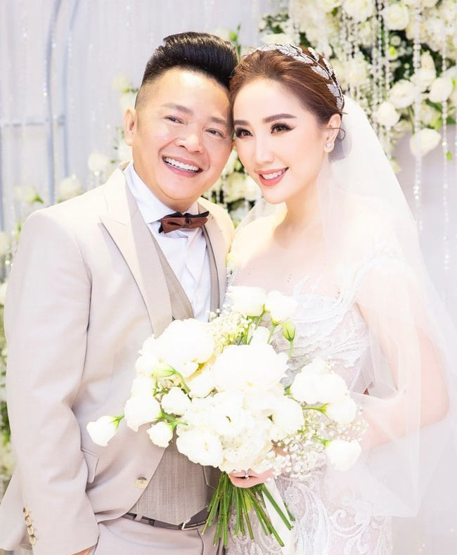 Sau đám cưới như cổ tích tại khách sạn 6 sao với thực đơn toàn sơn hào hải vị cùng ông xã đại gia Phan Lĩnh vào ngày 15/11/2019, cuộc sống của Bảo Thy lại càng khiến mọi người ghen tị hơn.