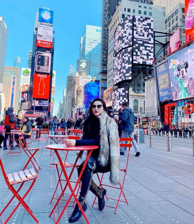 Lấy chồng xong, Bảo Thy cũng không đi diễn mà dành toàn bộ thời gian chỉ làm đẹp và đi du lịch trong suốt 3 tháng tại Mỹ, Hàn Quốc, Thái Lan, Singapore. “Thy sẽ dành hẳn tháng 12 để đi tung tăng khắp mọi nơi nên đừng ai nói Thy làm biếng nha”, cô chia sẻ.