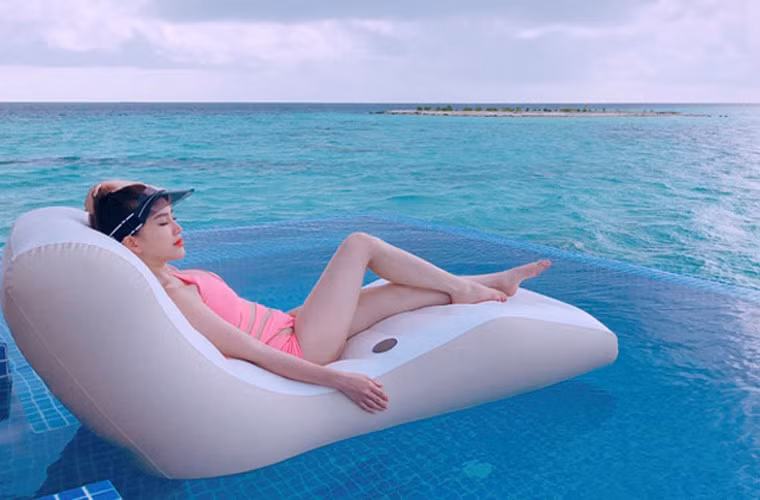 Từ lúc đi hát, Bảo Thy đã hoàn toàn độc lập về tài chính. Năm 24 tuổi, Bảo Thy đã tự kiếm tiền đủ để mua nhà đẹp, xe sang. Sau 12 năm đi hát, nữ ca sĩ sinh năm 1988 giảm tải bớt công việc để tận hưởng cuộc sống xa hoa.