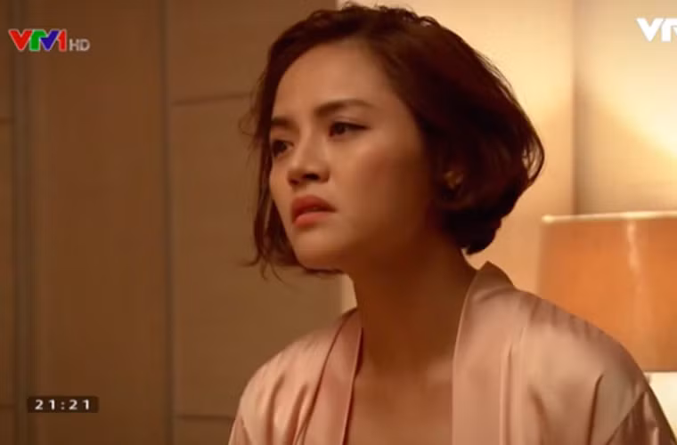 Từ khi Ngọc xuất hiện, cuộc hôn nhân của vợ chồng Thủy - Minh liên tục lục đục. Minh thậm chí chủ động viết giấy ly hôn, yêu cầu Thủy ký.