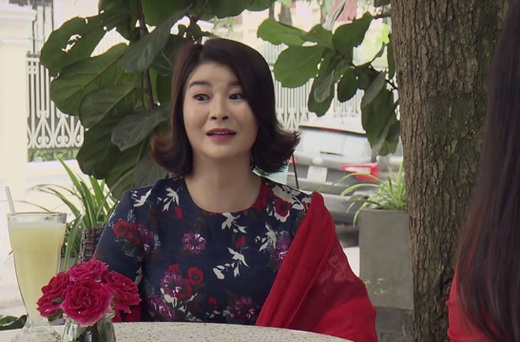 "Bà Linh sao vô duyên thế nhỉ, nhìn mái tóc chỉ muốn uốn lại giùm", "Điệu cười vô duyên không thể cảm được"... là những nhận xét của khán giả dành cho vai " tiểu tam" của nghệ sĩ Kim Oanh.